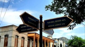 Գորիսում տեղադրվում են փողոցների անվանումներն ազդարարող  ցուցատախտակներ