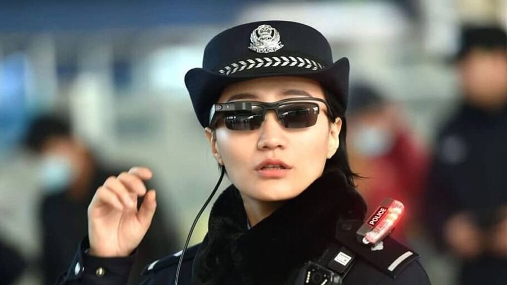 Չինաստանի ոստիկանության մոտ հայտնվել է հատուկ ակնոց՝ մարդկանց ճանաչելու համար. Տեսանյութ